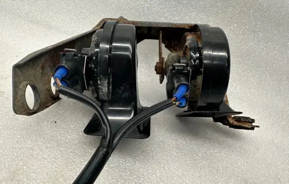 Audi A4 S4 B5 8D Horn signal 0092018