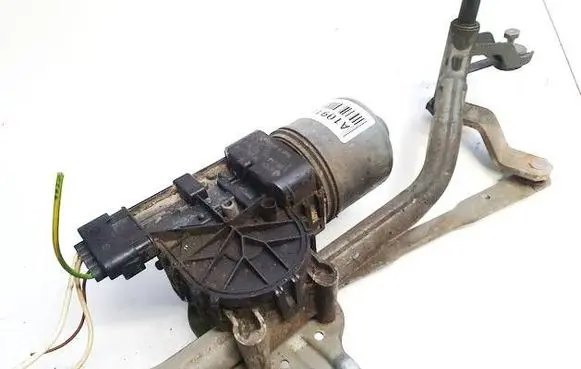 Peugeot 207 Wiper motor 0390241540
