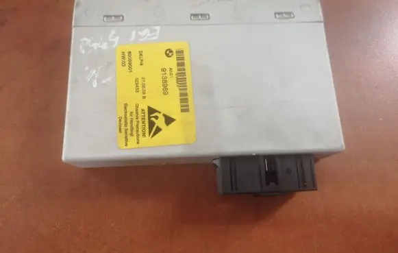 BMW 5 E60 E61 Central console control unit 9138969