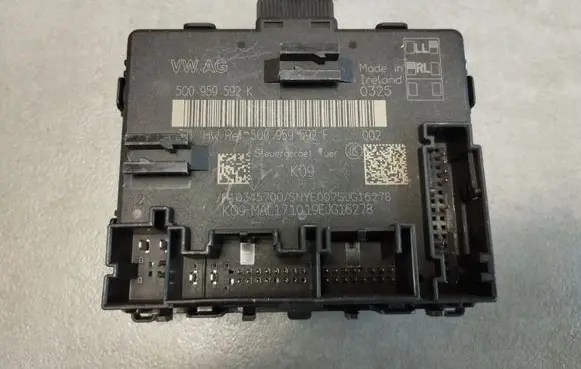 Audi Q3 F3 Door control unit/module 5Q0959592K 5Q0959592F