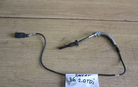 Volkswagen PASSAT B6 Exhaust gas temperature sensor 03G906088AN