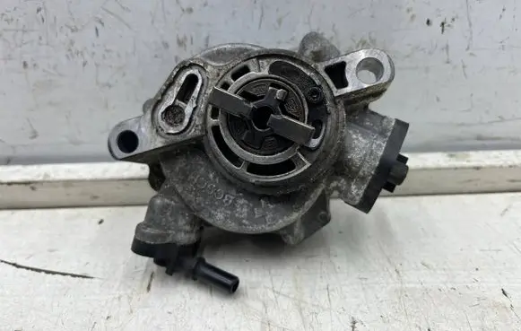 Ford C-MAX II Vacuum pump 9804021880