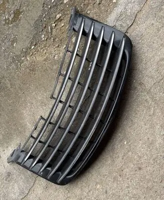 Chrysler PT Cruiser Front bumper upper radiator grill