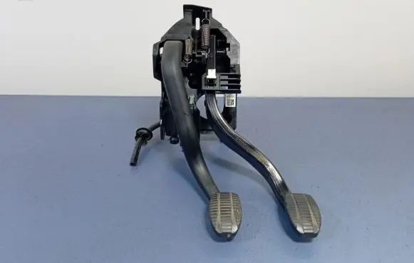 BMW 1 F40 Accelerator throttle pedal 6898135