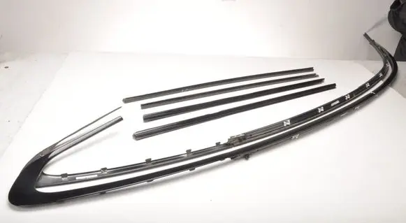 BMW 4 F36 Gran coupe Front door windshield rail 7332533