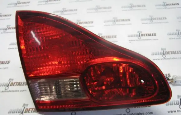 Toyota Avensis Verso Tailgate rear/tail lights