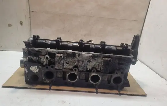 Opel Zafira B Engine head 55183091