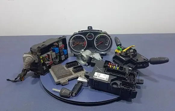 Opel Corsa D Engine control unit/module ECU 55590544