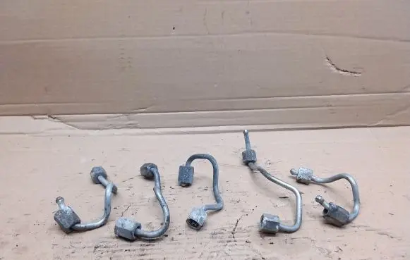 Toyota Auris 150 Fuel injector supply line/pipe 