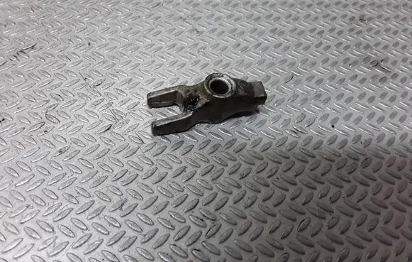 Opel Vectra C Fuel Injector clamp holder