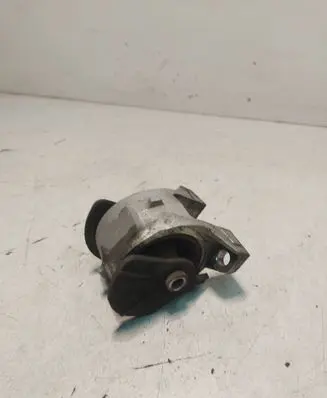 Honda HR-V Engine mount bracket