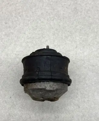 Mercedes-Benz E W211 Engine mount bracket