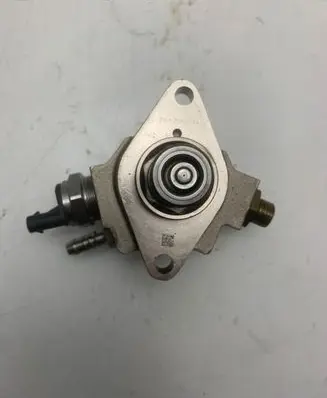 Audi A8 S8 D4 4H Fuel injection high pressure pump 04E127026AG