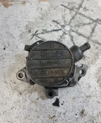 Volkswagen Golf IV Vacuum pump 038145101B