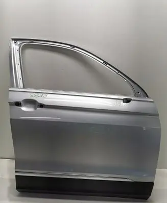Volkswagen Tiguan Front door 5NA83132