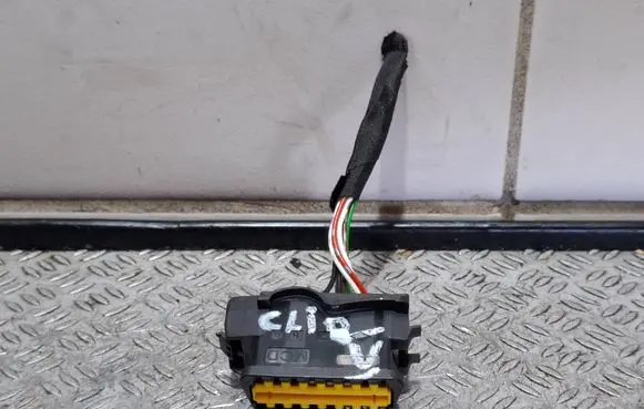 Renault Clio V EUR ISO radio connector 