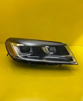 Volkswagen Touareg II Headlight/headlamp 7P0941752