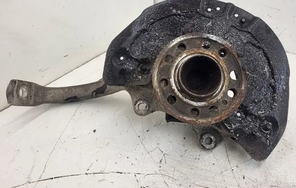 Mercedes-Benz E W213 Front wheel hub A2133303201 A0004213520