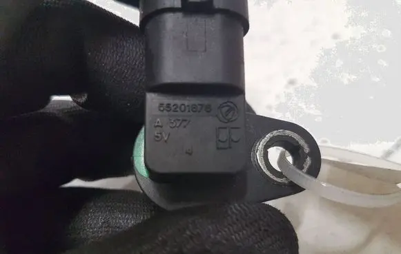 Opel Insignia A Camshaft position sensor 55201876