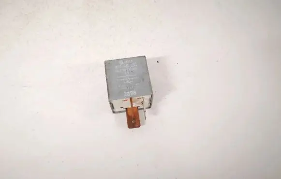 Skoda Octavia Mk1 (1U) Other relay 357911253 50237003