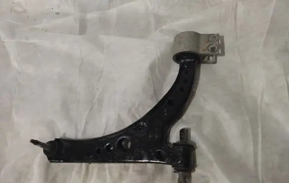 Chevrolet Cruze II Front lower control arm/wishbone 39001026