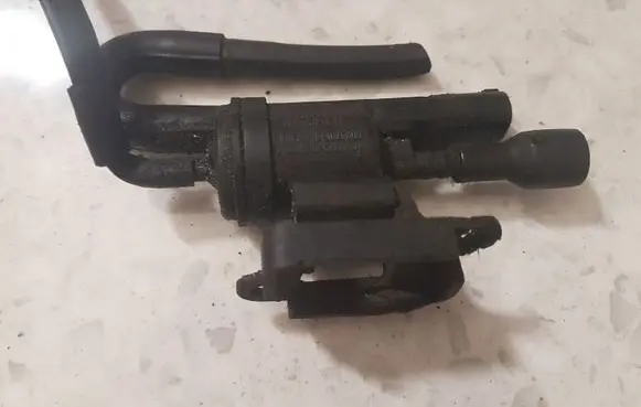 Mercedes-Benz C W203 Vacuum valve 0025401497