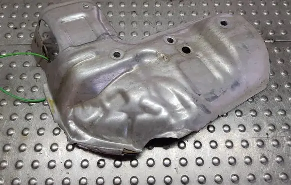 Volkswagen Polo VI Heat shield in engine bay S26370566 04C253041H