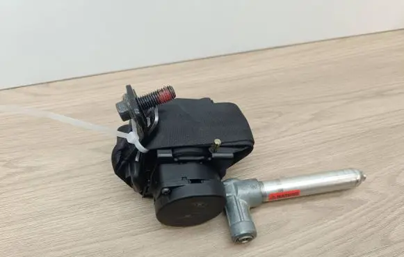 Volvo S80 Middle seatbelt (rear) 