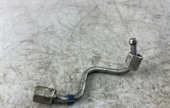 KIA Carens I Fuel injector supply line/pipe 