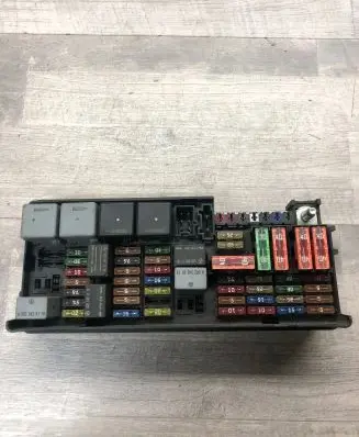 Mercedes-Benz ML W164 Fuse module A1645402372 13583855 5072426