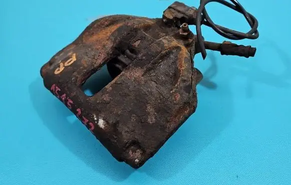 Front brake caliper