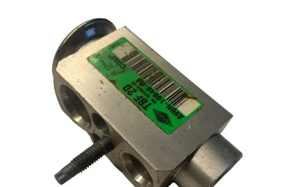 Ford Focus Air conditioning (A/C) expansion valve AV6N19849AB 32456302