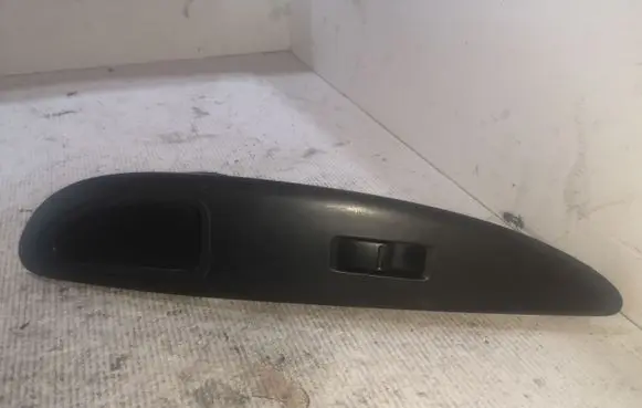 Nissan Primera Electric window control switch 25411AV600 C8DD705N