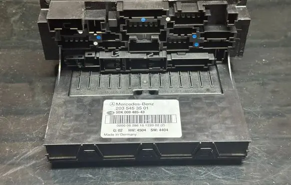 Mercedes-Benz C W203 Fuse module 2035453501 5DK00848543