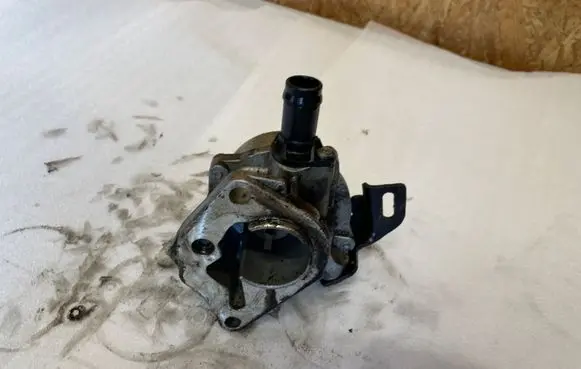 Nissan Note (E11) Vacuum pump 8201005306B