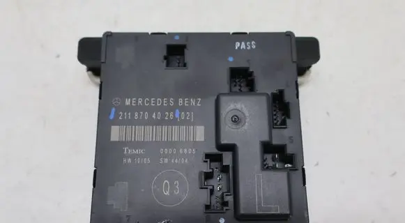 Mercedes-Benz E W211 Door control unit/module 2118704026