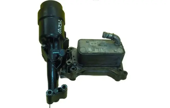 Mercedes-Benz C W204 Oil filter mounting bracket A6511800865