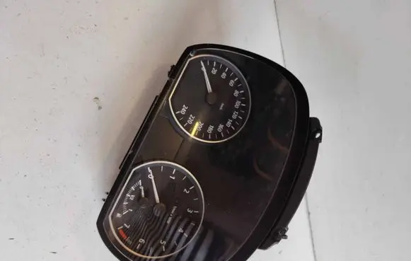 BMW 1 E81 E87 Speedometer (instrument cluster) 1024932