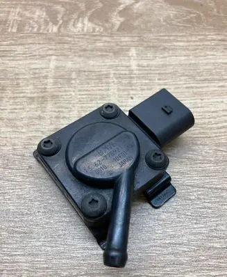 BMW 5 E60 E61 Exhaust gas pressure sensor 7789219 10F01