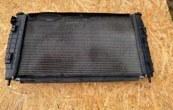 Chrysler 300M Coolant radiator 0501035