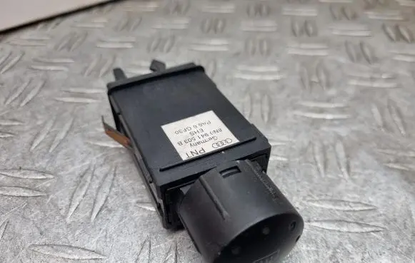 Audi TT Mk1 Windscreen/window heater switch 8N0941503B