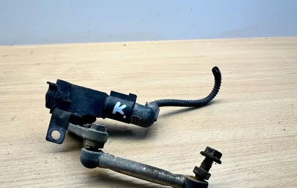 Headlight/headlamp level sensor