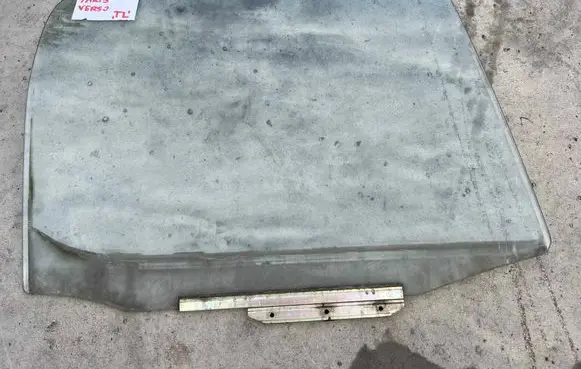 Toyota Yaris Verso Rear side window 43R005834