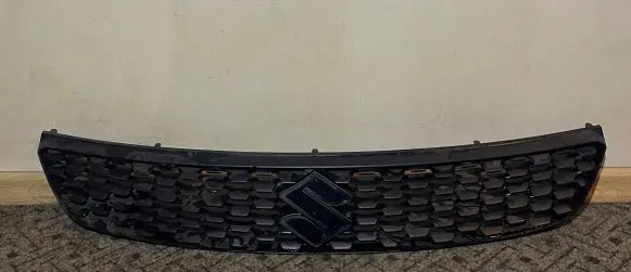 Suzuki Swift II Front bumper upper radiator grill 7174168L0