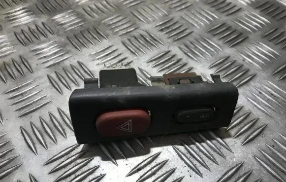 Renault Laguna I Hazard light switch 822955