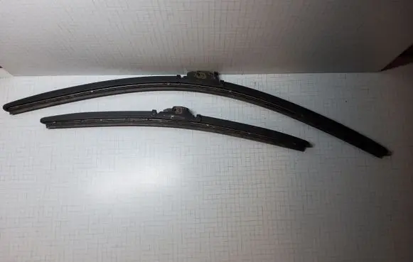 Toyota Avensis T250 Windshield/front glass wiper blade 