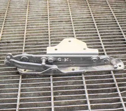 Maserati GranTurismo Tailgate/trunk/boot hinge