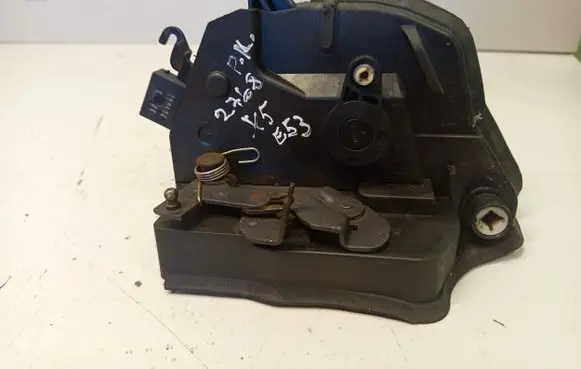 BMW X5 E53 Front door lock 8402537