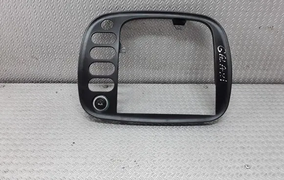 Radio/GPS head unit trim