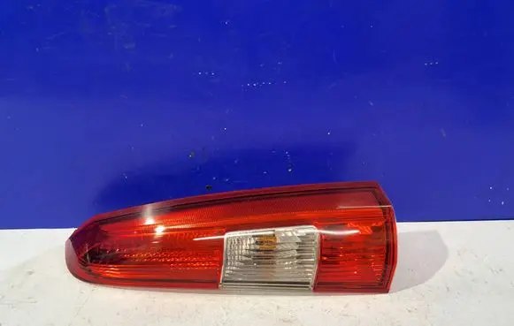 Volvo V70 Tailgate rear/tail lights 9154494 9483689